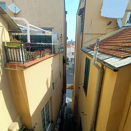 Delle Erbe – The Nightlife Apartment