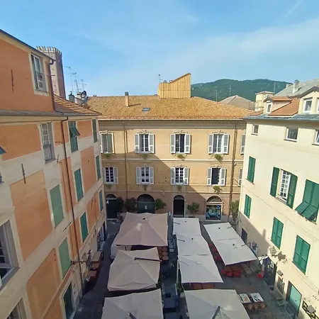Delle Erbe - The Nightlife ألبينغا