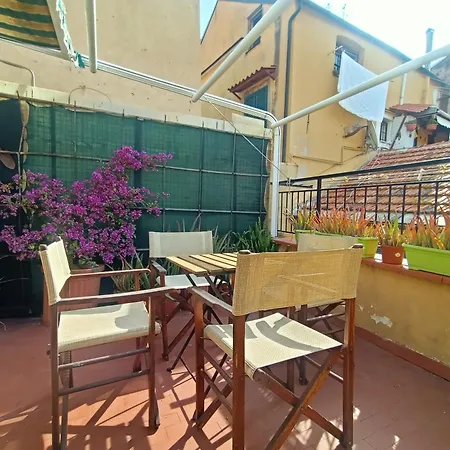 Delle Erbe - The Nightlife Apartman *