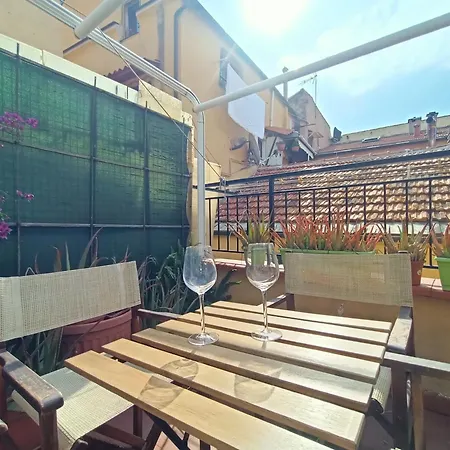 Delle Erbe - The Nightlife Apartman *